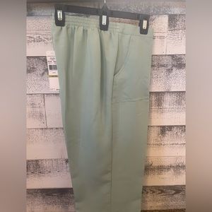 Alfred Dunner Capris- Color: Mint. Size 14